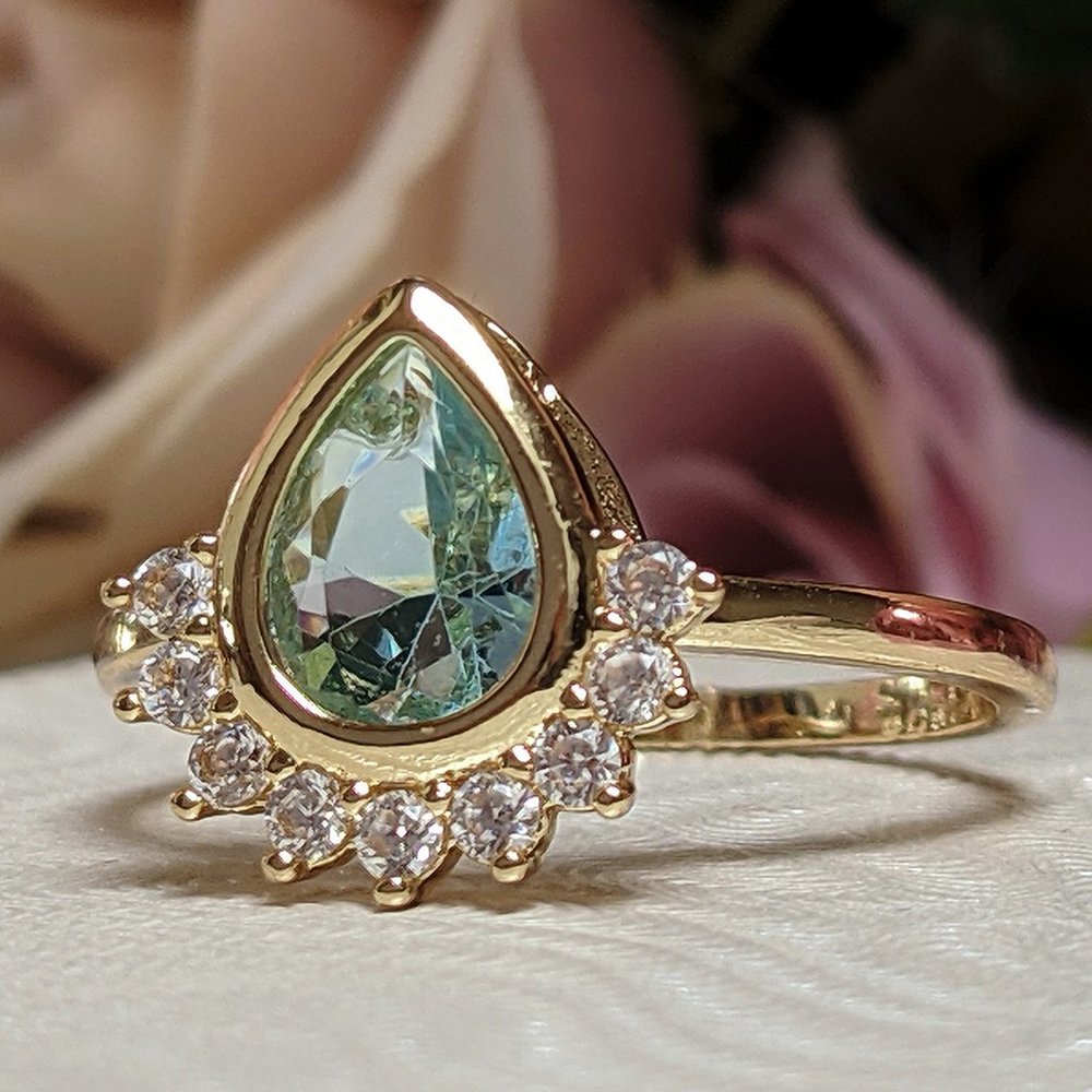 18k Yellow Gold Aquamarine Pearcut Ring